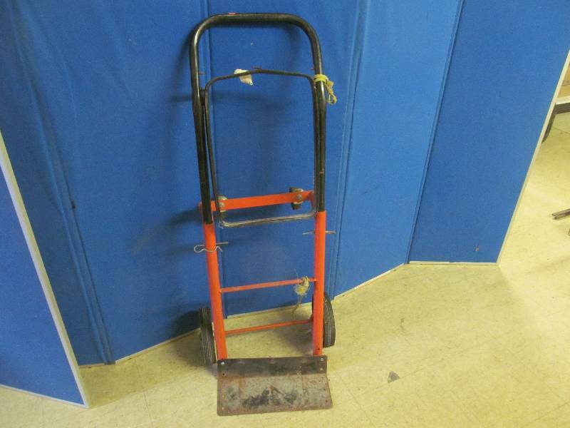 lot 135 image: Cart