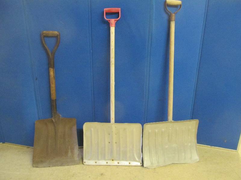 lot 157 image: Shovels