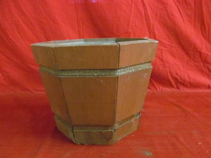 lot 164 image: Planter