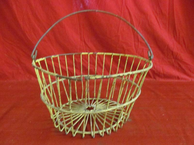 lot 165 image: Egg Basket