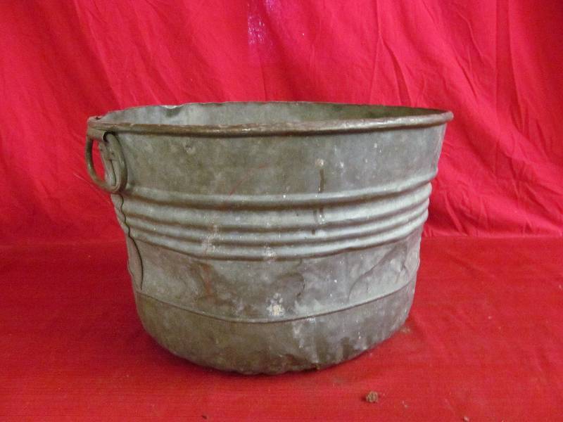 lot 167 image: Tub