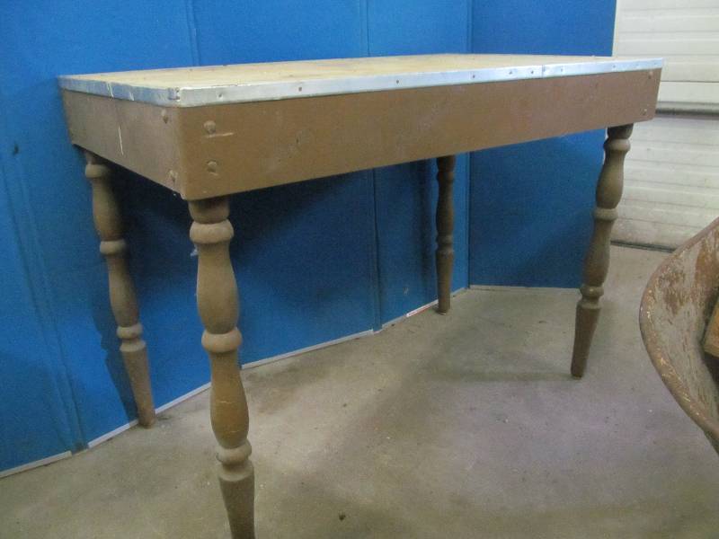 lot 174 image: Table