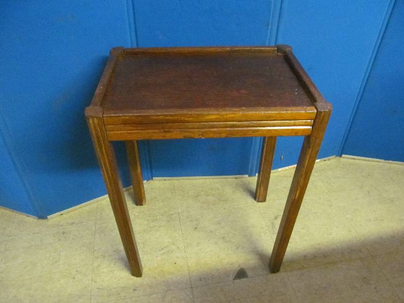 lot 181 image: End Table