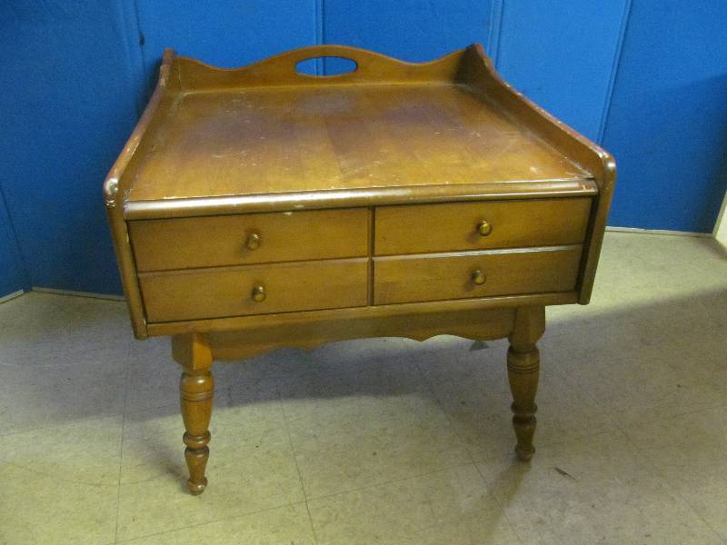 lot 182 image: End Table
