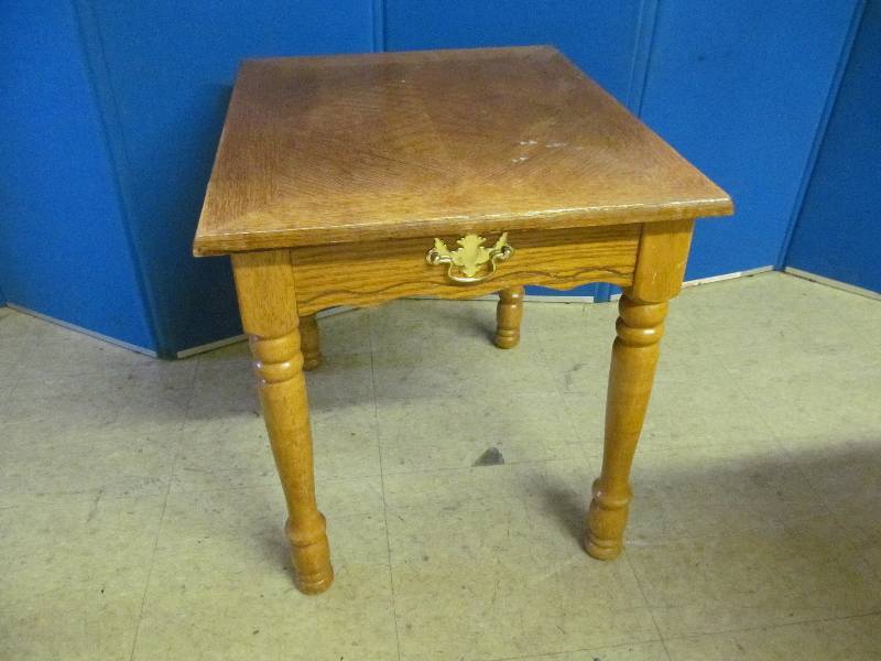 lot 189 image: End Table
