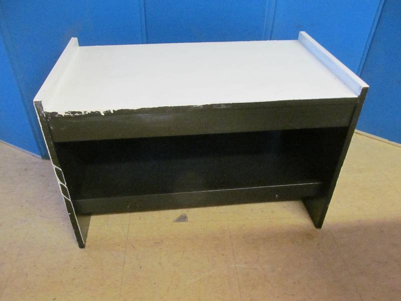 lot 190 image: Bench