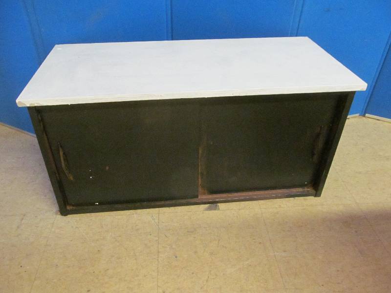 lot 193 image: Cabinet