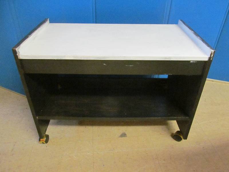 lot 201 image: Cart