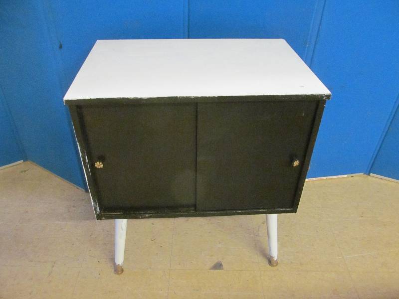 lot 202 image: Cabinet