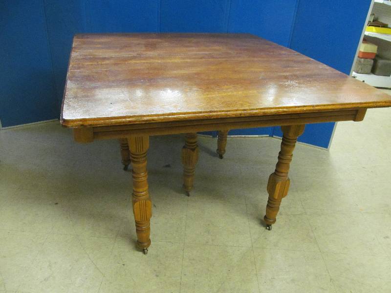 lot 203 image: Table
