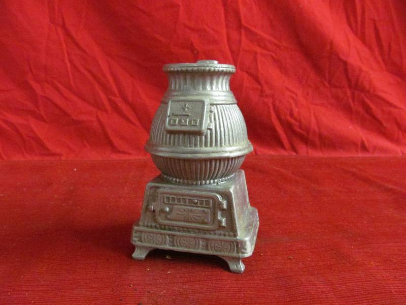 lot 211 image: Coin Bank