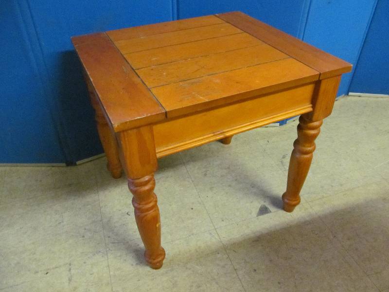 lot 217 image: End Table