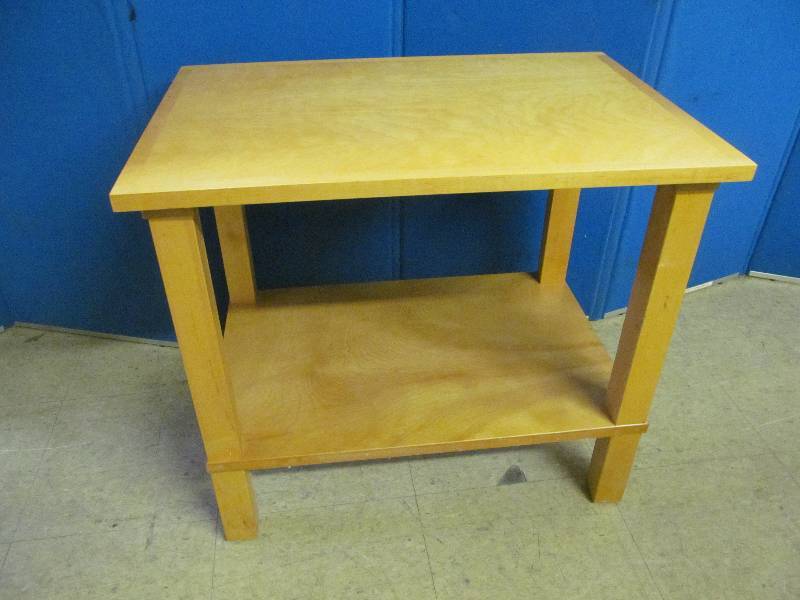 lot 218 image: End Table