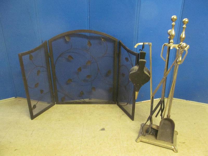 lot 226 image: Fireplace Set