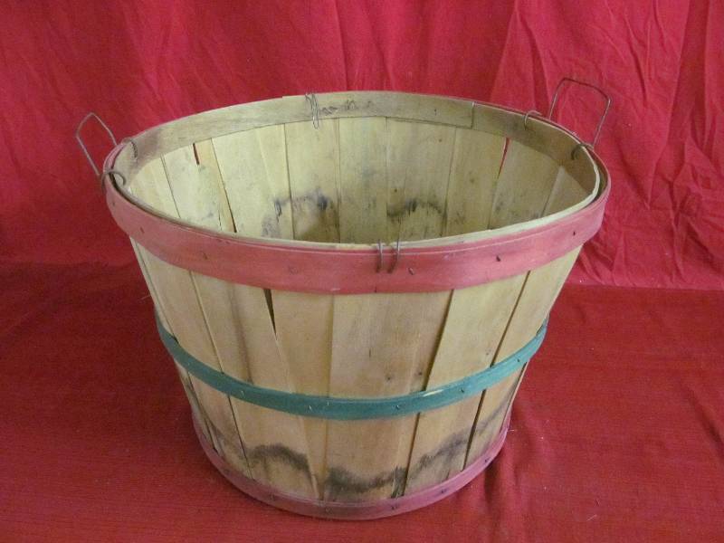 lot 237 image: Basket