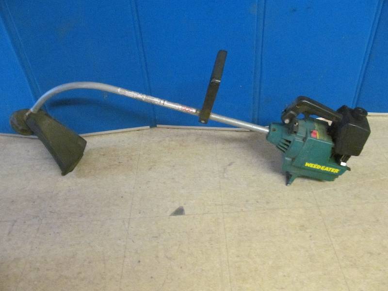 lot 243 image: Weed Eater Trimmer