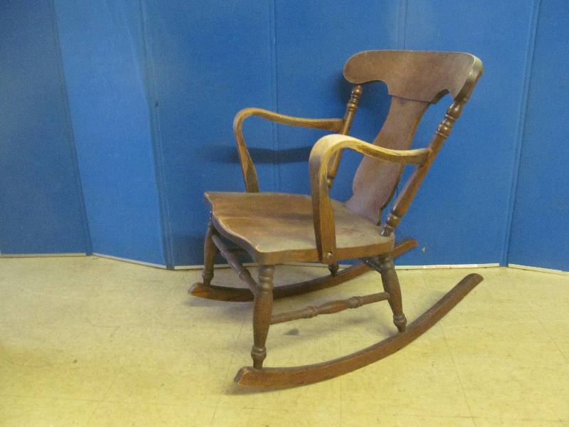 lot 253 image: Rocking Chair