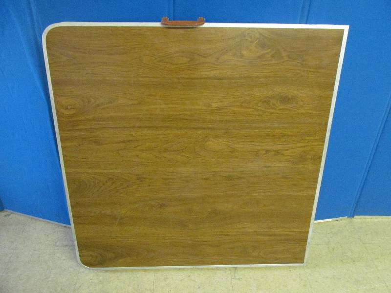 lot 268 image: Camping Table