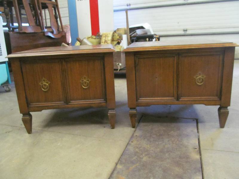 lot 280 image: End Tables