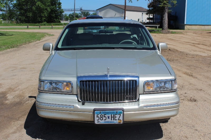 1997 Lincoln Town Car Signature Series - 1 Owner