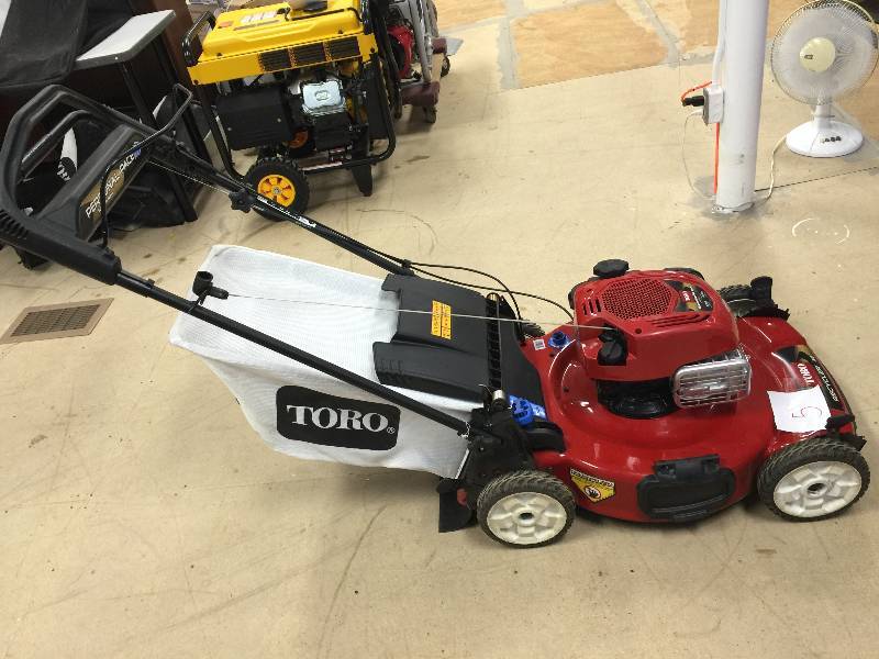 lot 5 image: Toro Personal Pace Recycler 22 in. Variable Speed Self-Propelled Gas Lawn Mower with Briggs & Stratton Engine Model # 20332 in woeking conditions