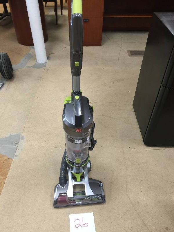 Hoover WindTunnel Air Steerable Bagless Upright Vacuum Cleaner in like New working Conditions KX Real Deals Tools Appliances and Bikes Auction St Paul K BID