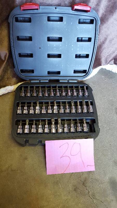 lot 39 image: Husky 37 Pc 38 in Drive Nechanics set