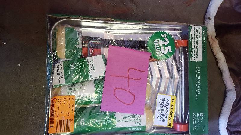 lot 40 image: 8 PC Painting Set -