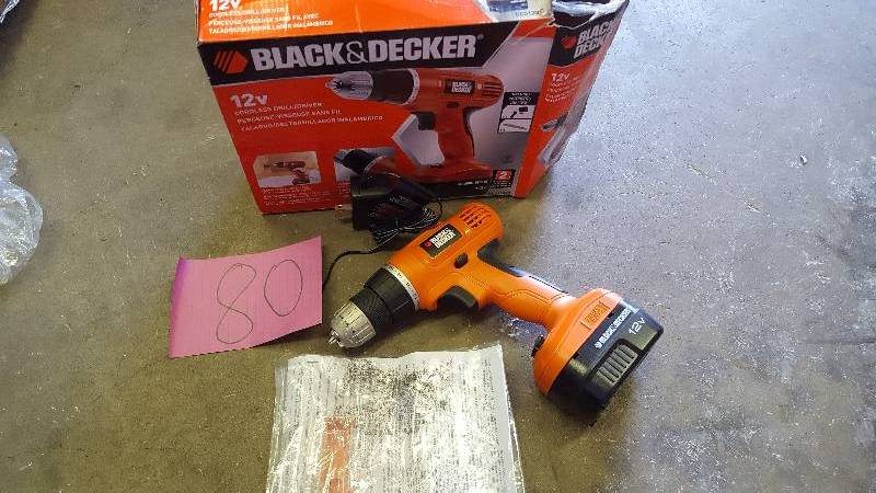 lot 80 image: Black and Decker 12 V Cordless Drilldriver