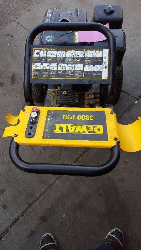 lot 91 image: Dewalt 3800 PSI preassure washer - missing gas cap wand and hose