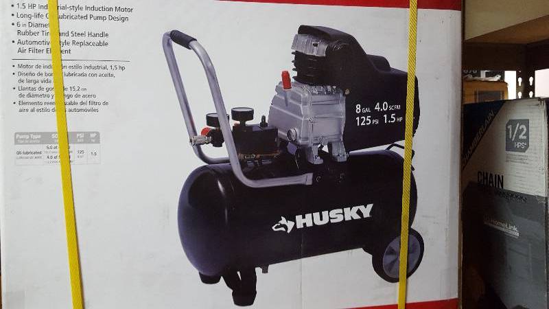 lot 100 image: Husky 8 Gal  125 PSI Air Compressor Brand New