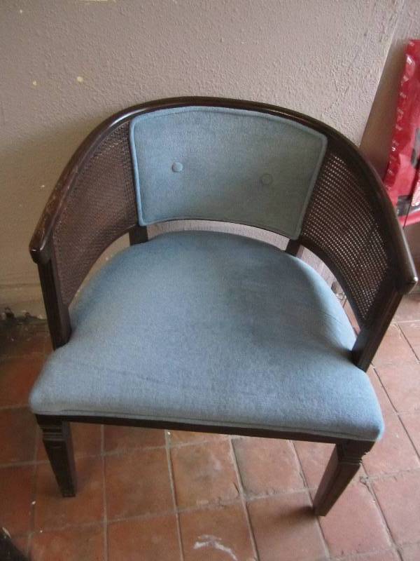 lot 39 image: Vintage blue chair 20 x 24...