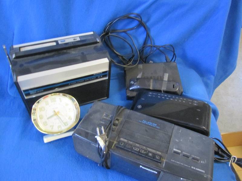 lot 47 image: Lot of electronics like alarm clock...