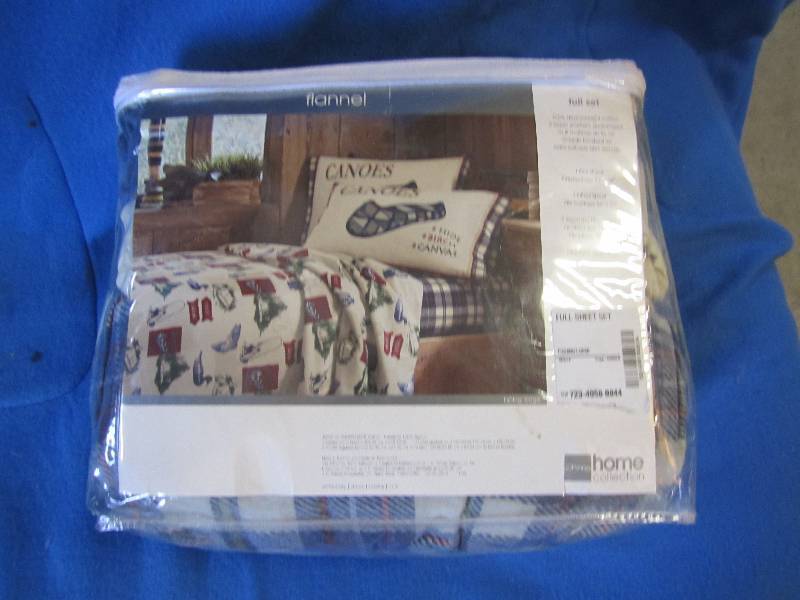 lot 48 image: Full flanel bed set new in package...