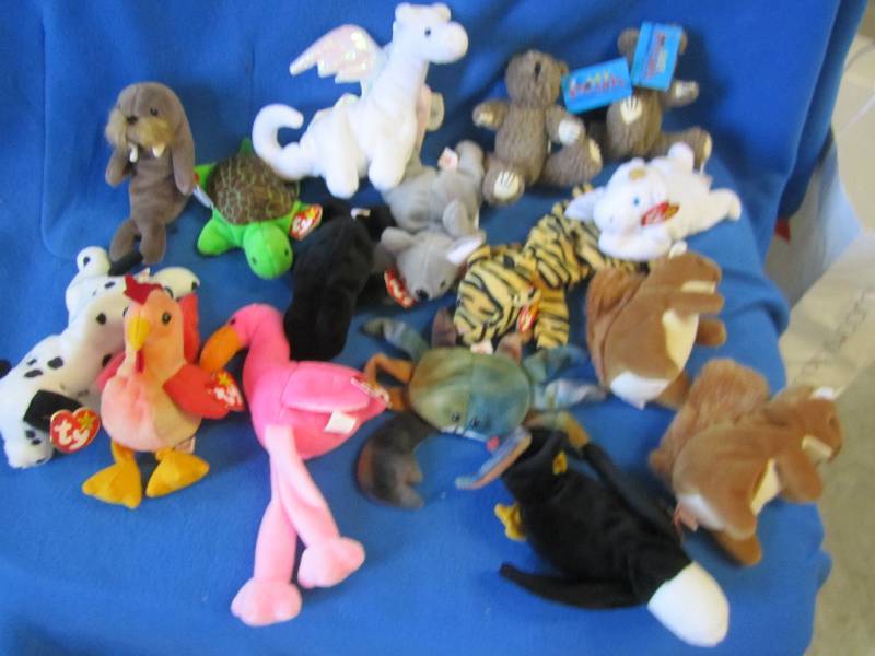 lot 50 image: Small varaity of beanie babies ...