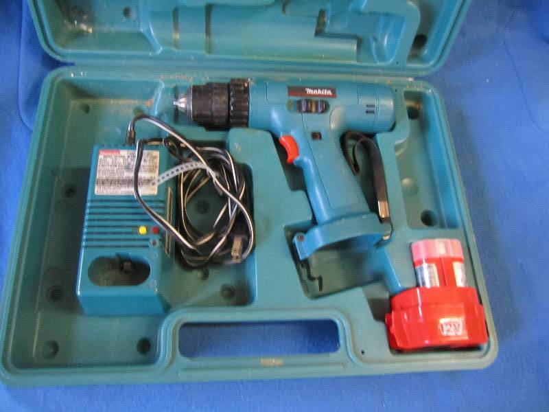 lot 54 image: Drill with case 12 volt and charger...