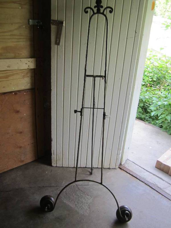 lot 131 image: 5.5 metal easel, very nice piece...
