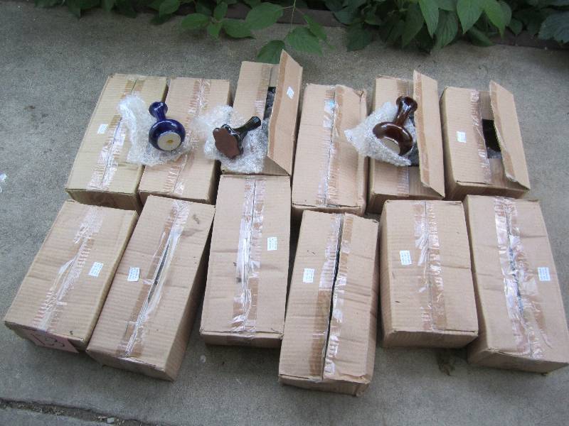 lot 133 image: Huge resale lot 12 cases of vases ...