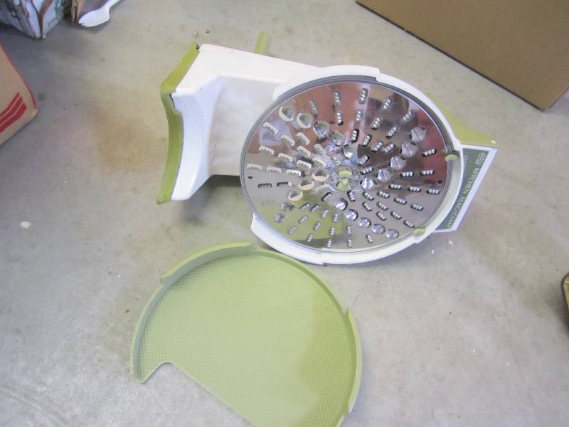 lot 134 image: Kitchen magician food cutter ...