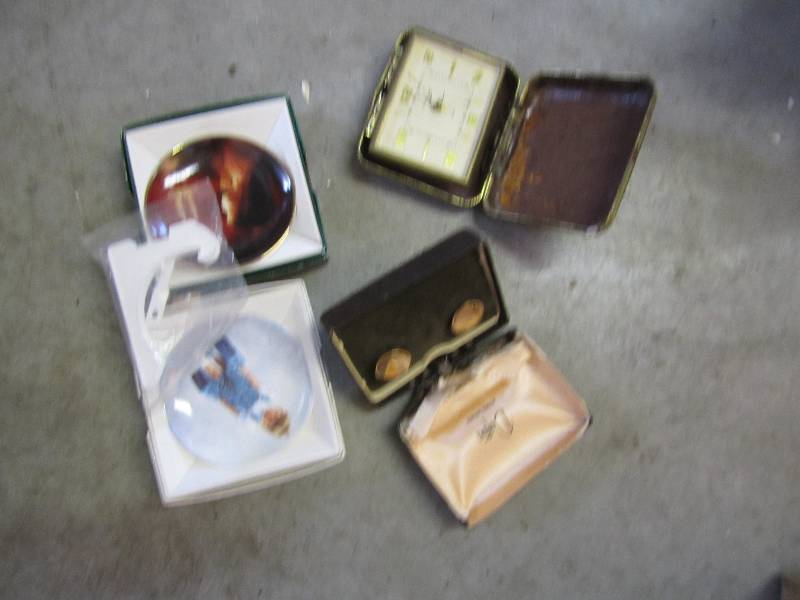 lot 140 image: Mixed lot of mens Daytons shirt cuf...