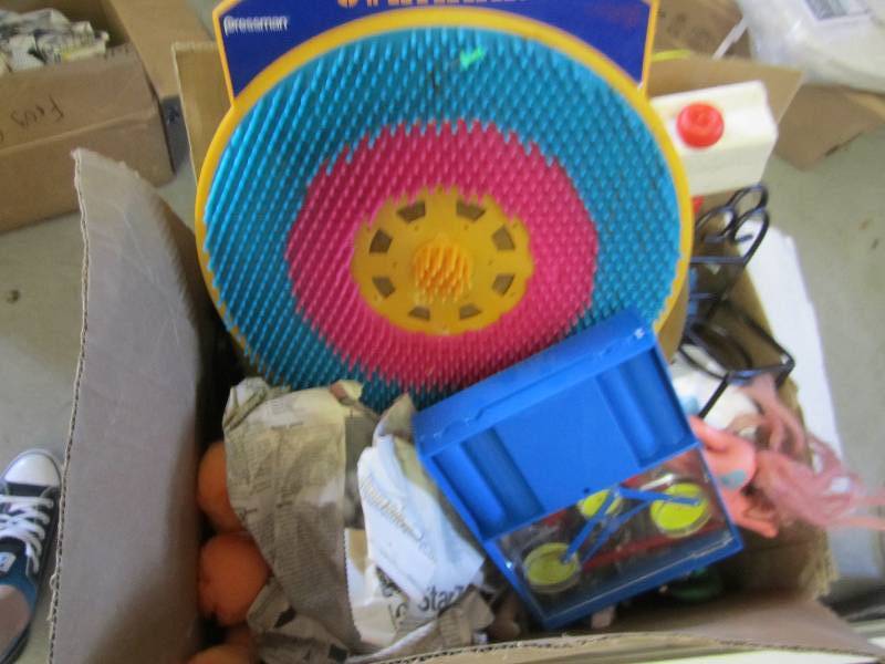 lot 146 image: Box of vintage toys and games ...