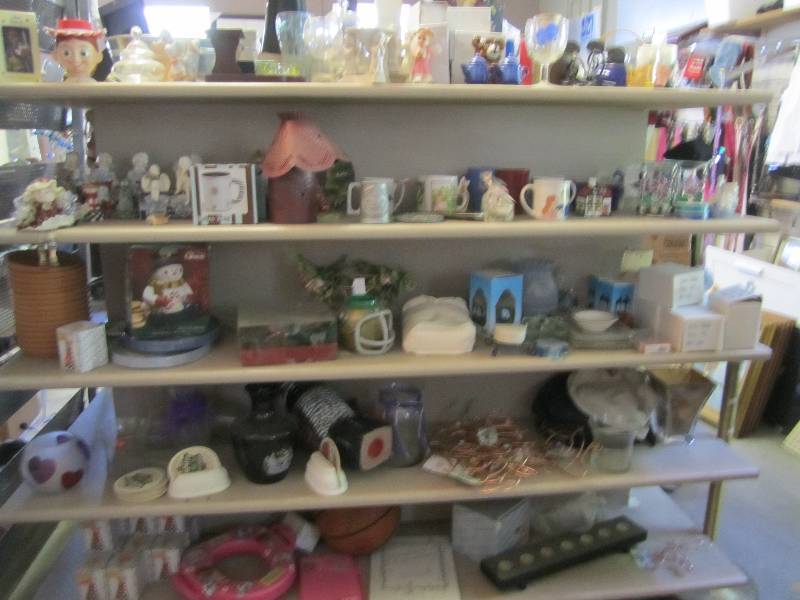 lot 166 image: Bring your boxes this entire shelf ...