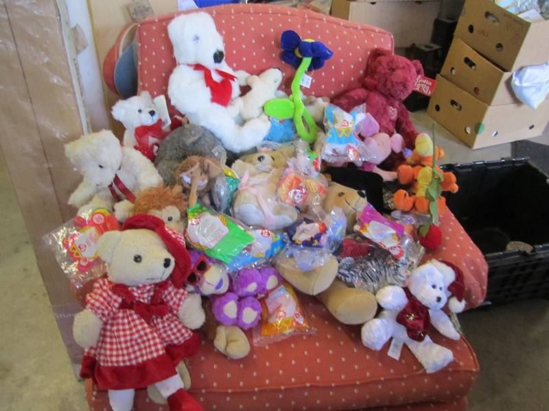 lot 180 image: Large lot of stuffed animals and Mc...