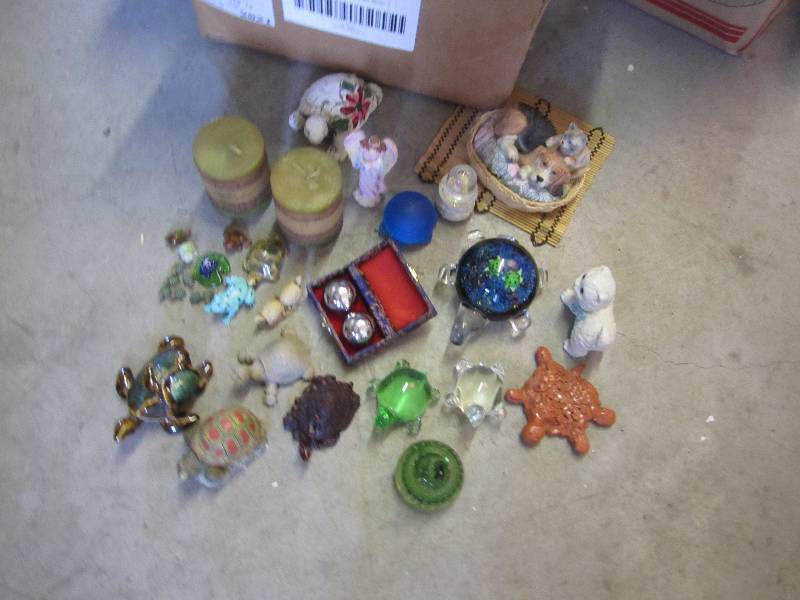lot 181 image: Lot of decorative household animal ...