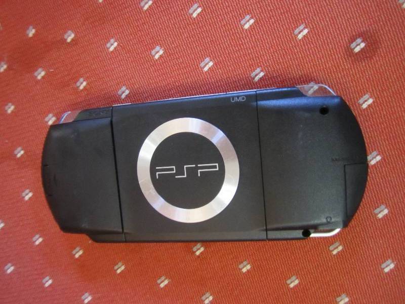lot 227 image: sony psp turns on ...