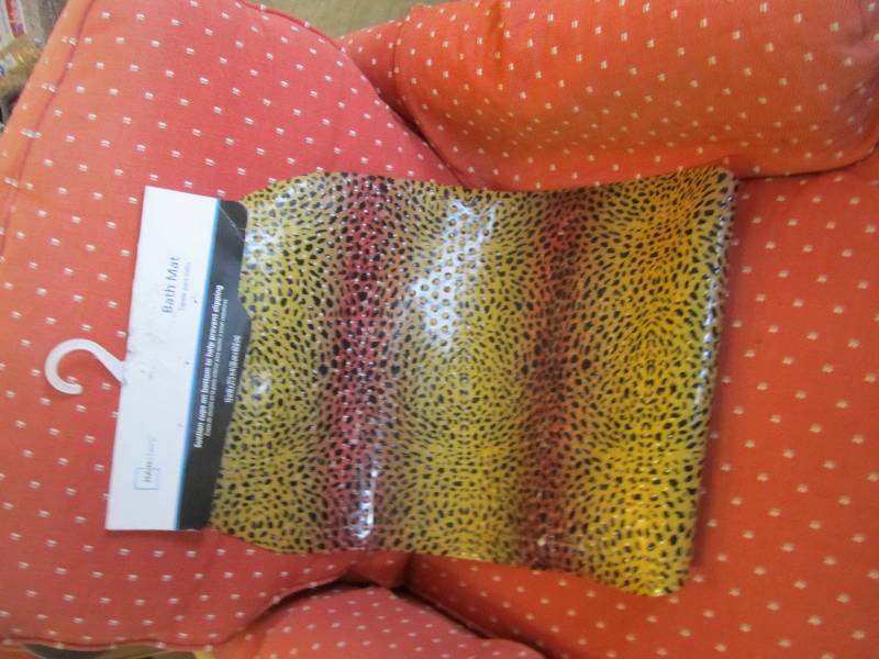 lot 248 image: Cheeta print bath mat...