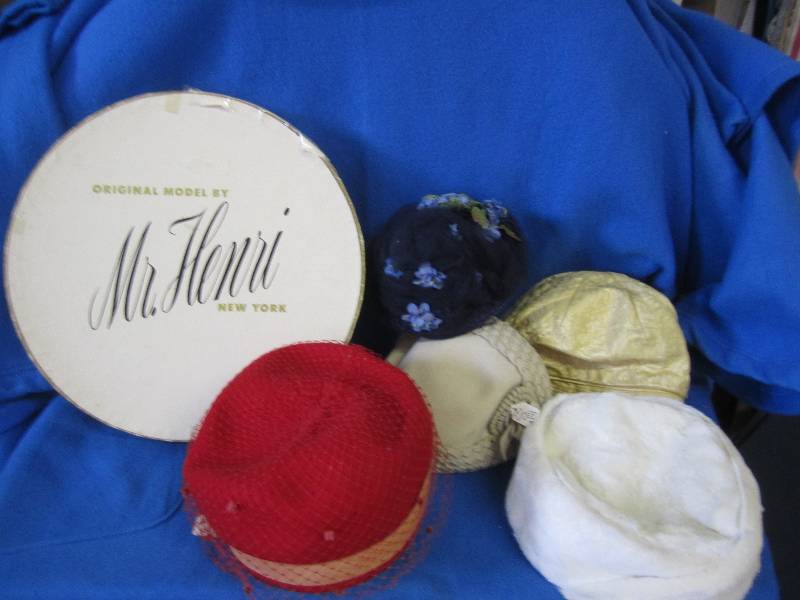 lot 3 image: Mixed lot of vintage hats, name bra...