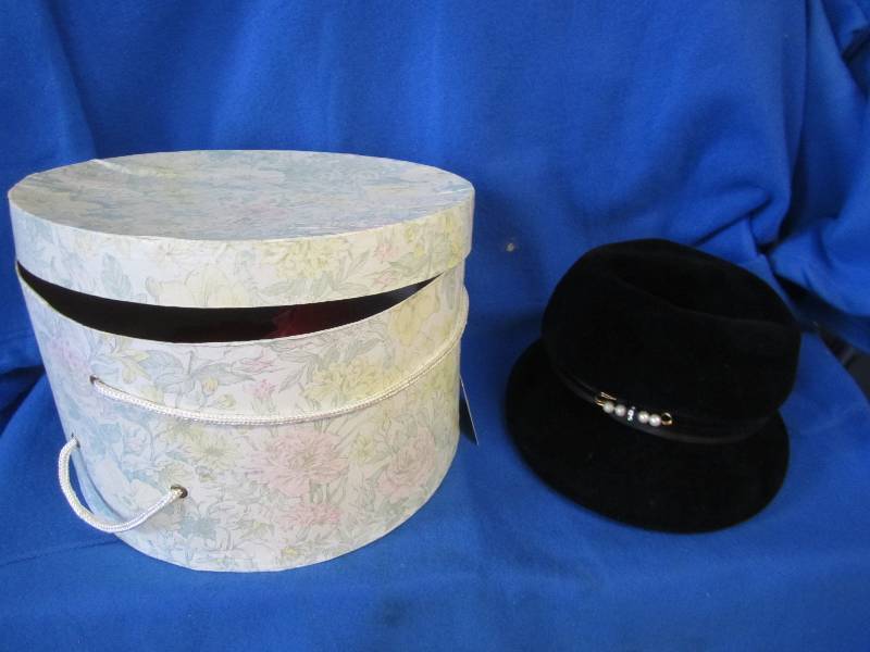 lot 4 image: Vintage Genuine Velour black hat in...