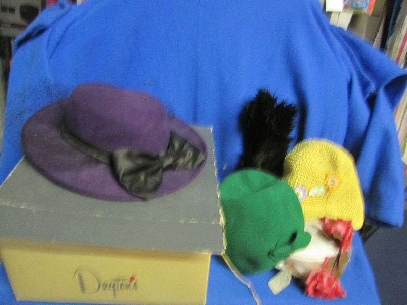 lot 21 image: Lot of Floral vintage hats in vinta...