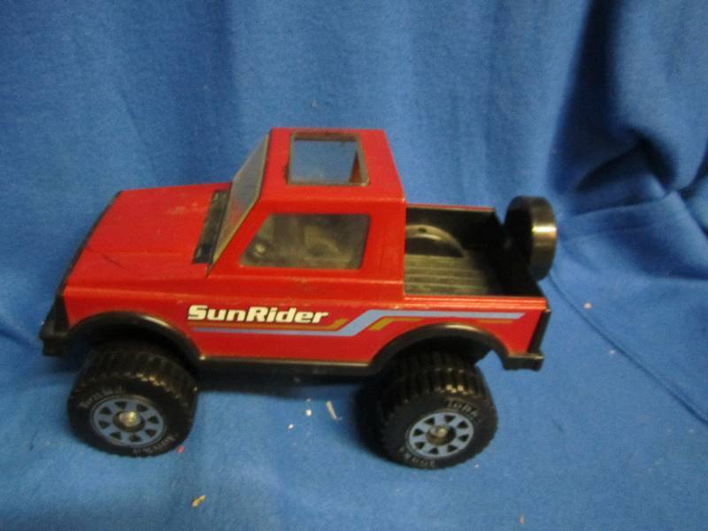 lot 27 image: Vintage sunrider Tonka truck ...